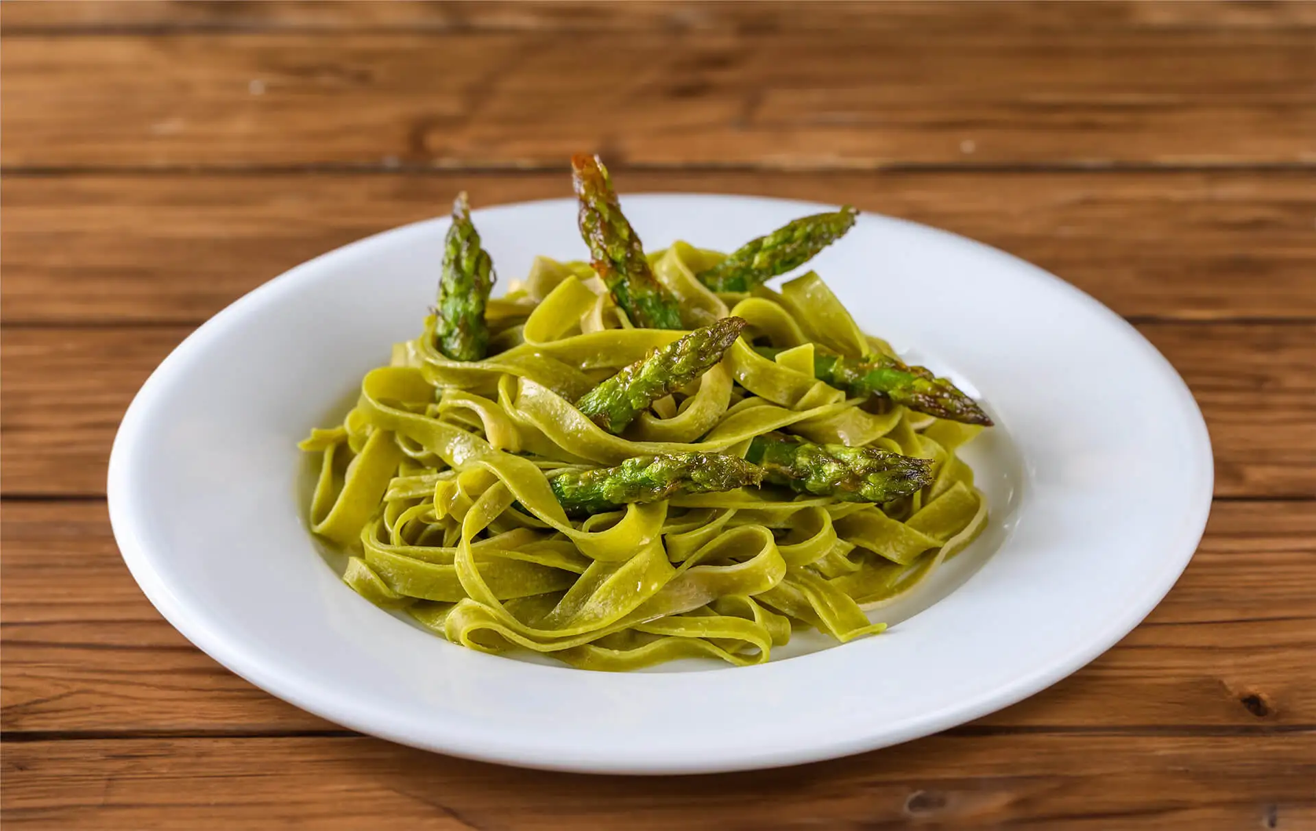 Tagliatelle with asparagus